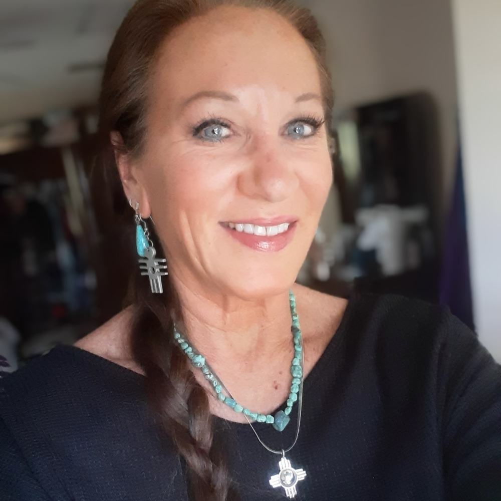 Hi! I'm Beth! Welcome! Bienvenidos!